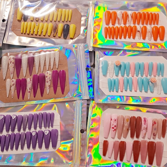 Press on nails - Picture 2 of 2